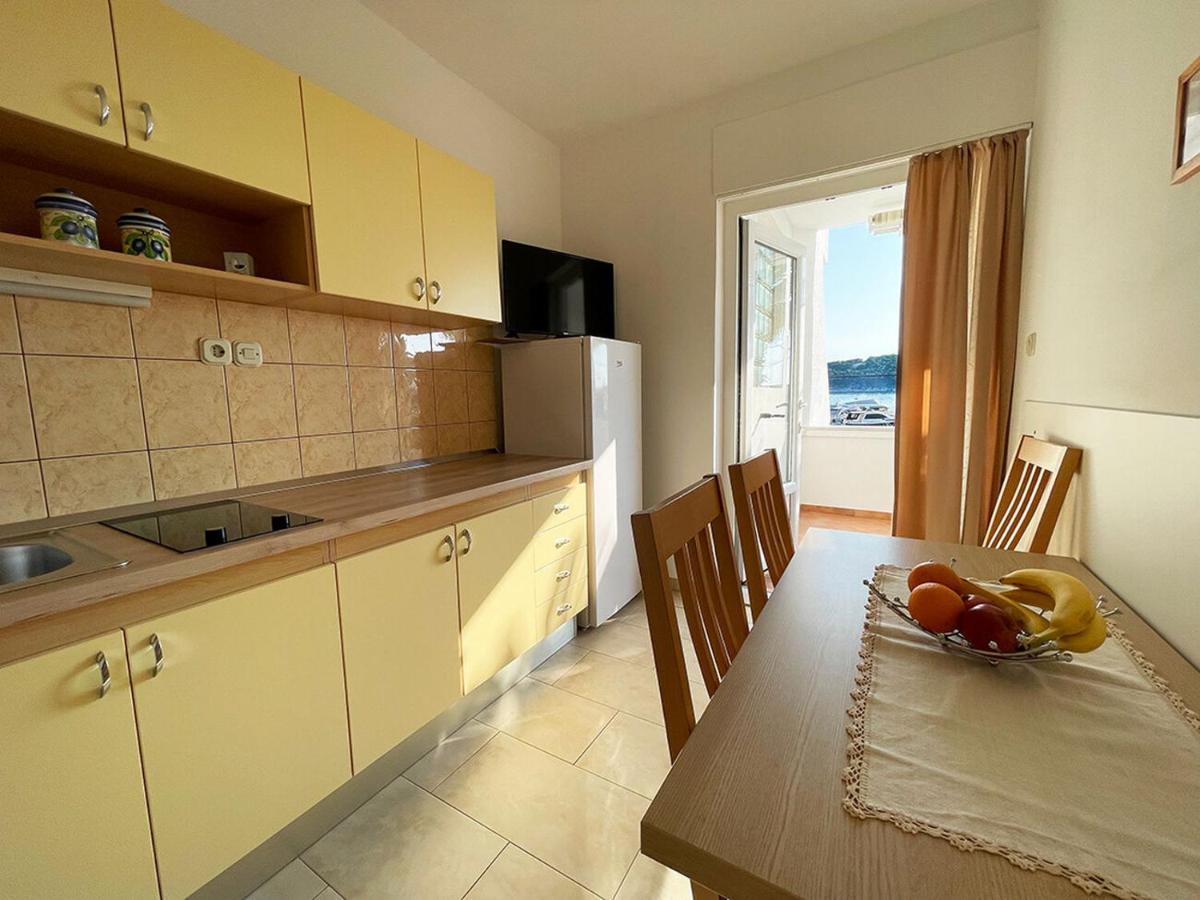 Apartments Near The Sea Barbat Barbat na Rabu Exterior photo