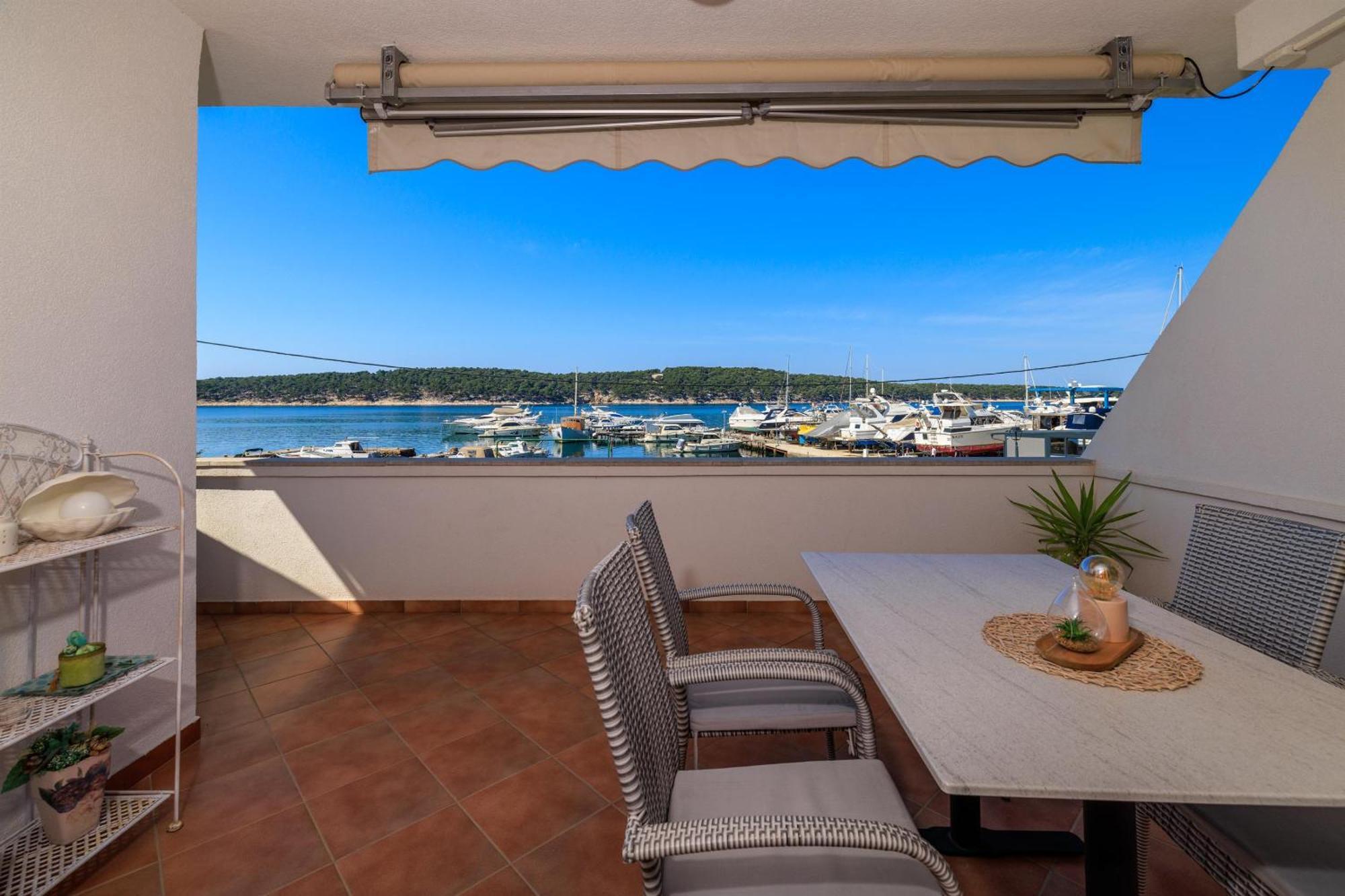 Apartments Near The Sea Barbat Barbat na Rabu Exterior photo