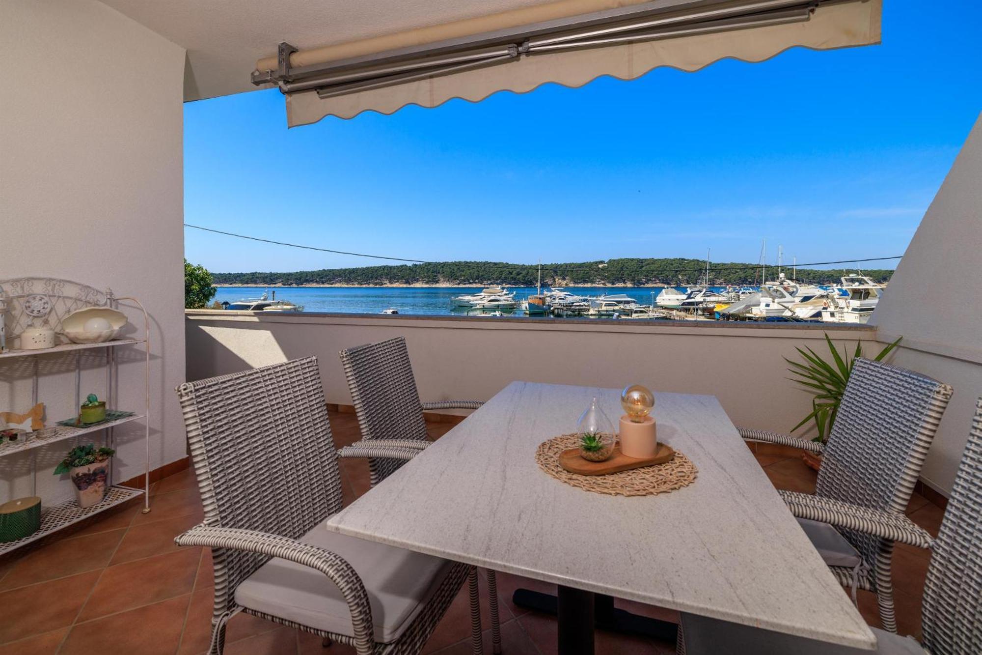 Apartments Near The Sea Barbat Barbat na Rabu Exterior photo